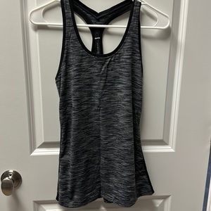 Lululemon workout tank, fits like size 6.